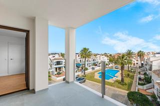 Appartement à Los Almendros. Aacutetico a estrenar con solaacuterium privado en villamartiacu