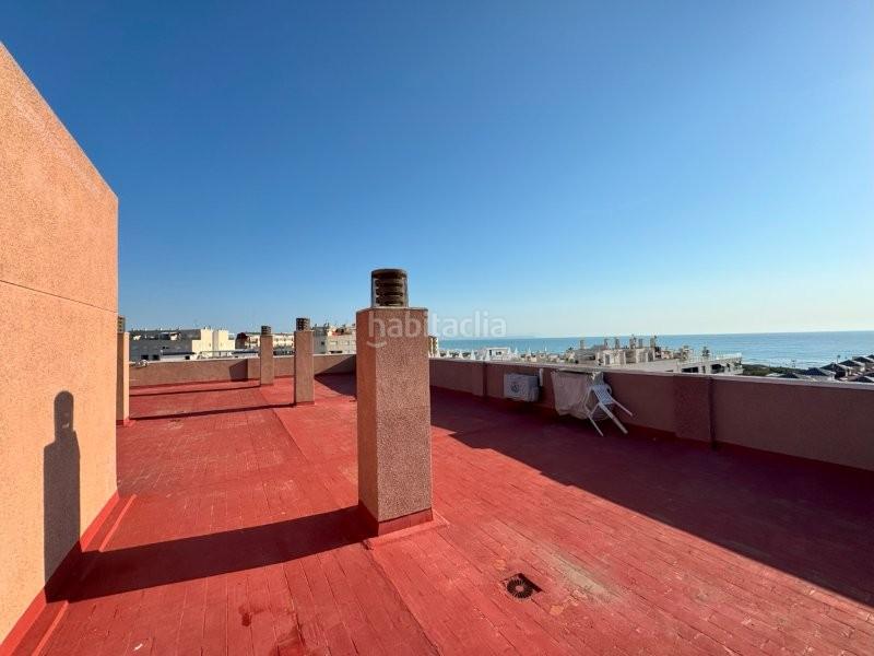 Foto 060e74ce-f2c3-42c9-9819-fe4ba957208f. Piso se trata de un apartamento situado a tan solo 150 metros de la playa. tiene una plaza de garaje muy buena incluido en el precio y en Torrevieja