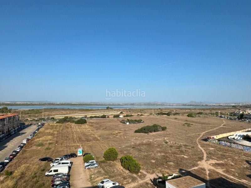 Foto 81609f93-0b63-45bd-a8f4-395d5661045b. Piso se trata de un apartamento situado a tan solo 150 metros de la playa. tiene una plaza de garaje muy buena incluido en el precio y en Torrevieja