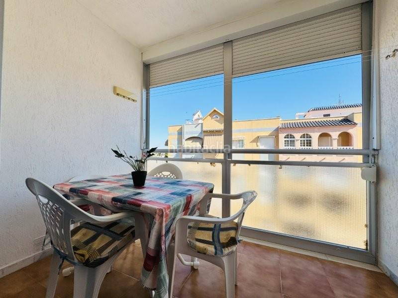 Foto 8b74023d-13c4-4d01-92f1-954186fc2833. Piso se trata de un apartamento situado a tan solo 150 metros de la playa. tiene una plaza de garaje muy buena incluido en el precio y en Torrevieja