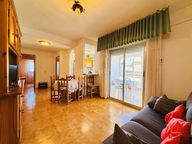 Foto 95fa5d11-3e8b-4de1-850c-eb0b7f94a25f. Piso se trata de un apartamento situado a tan solo 150 metros de la playa. tiene una plaza de garaje muy buena incluido en el precio y en Torrevieja
