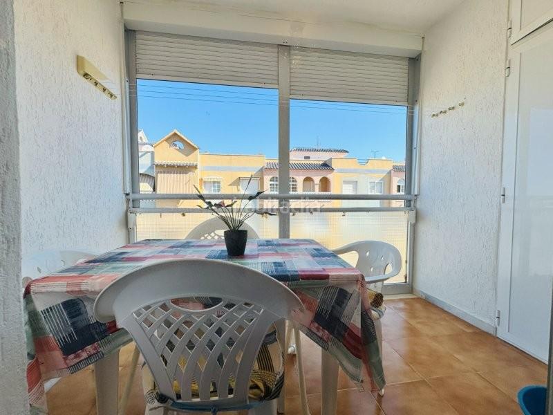 Foto bdbebac6-6193-463a-a8dc-d49c9bc1abad. Piso se trata de un apartamento situado a tan solo 150 metros de la playa. tiene una plaza de garaje muy buena incluido en el precio y en Torrevieja