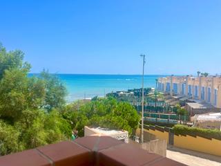 Pis a Aguamarina. Encantador apartamento en primera liacutenea de mar en aguamarin