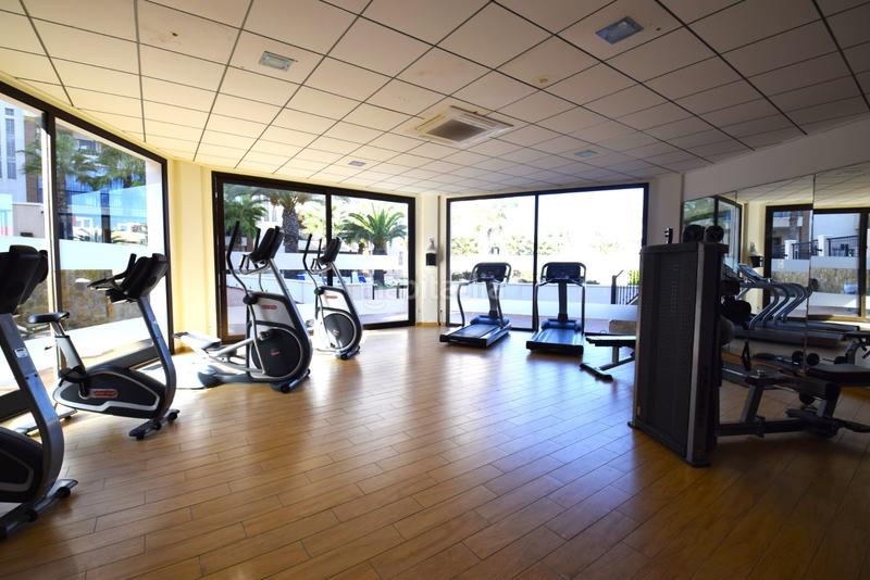 Foto b9757246-2e82-4845-a2b3-a65ee29917c1. Piso se vende amplio piso en la exclusiva urbanizacioacuten marjal beach, una de las residencias maacutes completas y demandadas de gua en Guardamar del Segura