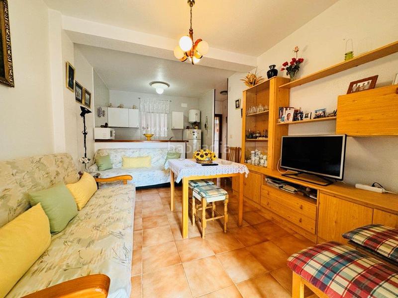 Foto 8e9d63f1-c3a2-4386-bfba-2ceb0aba59c2. Piso se trata de un apartamento ubicado en el centro de la mata, a tan solo 300 metros de la playa centro.es una primera planta con asc en Torrevieja
