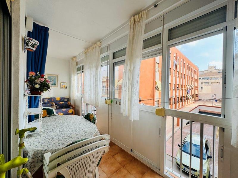 Foto bc91a03c-b0ff-49ab-b531-1c5e0919b6a3. Piso se trata de un apartamento ubicado en el centro de la mata, a tan solo 300 metros de la playa centro.es una primera planta con asc en Torrevieja