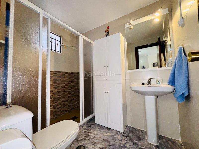 Foto bc97ee9c-e7c2-4c54-8c67-729a42ed4303. Piso se trata de un apartamento ubicado en el centro de la mata, a tan solo 300 metros de la playa centro.es una primera planta con asc en Torrevieja