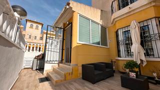 Casa in El Raso. Precioso bungaloacute totalmente reformado con 3 dormitorios y 2