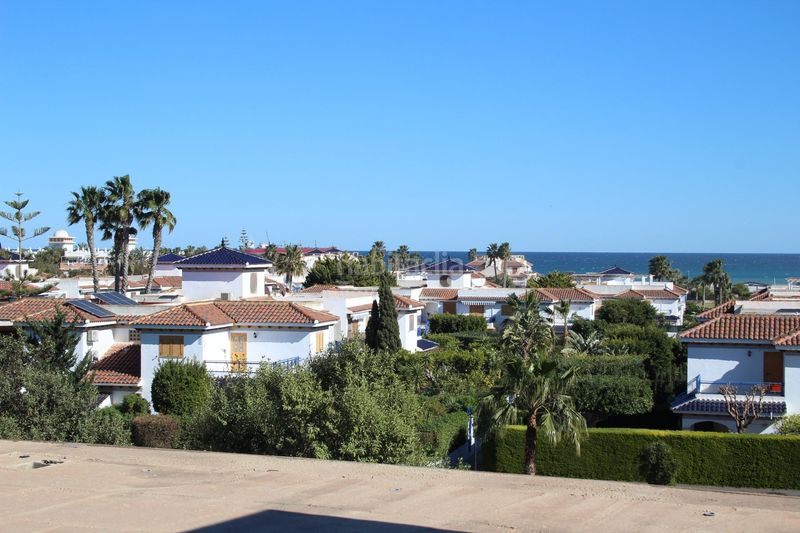 Foto 52a323f3-5a2c-420d-9c22-d7eb4b75df09. Pis amb piscina a puerto Vera Vera