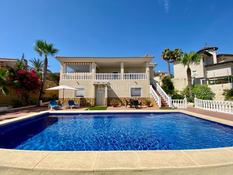 Foto 5e8bf22f-facc-4c73-b2e7-251de0aa51f0. Casa amb piscina a Almoradí