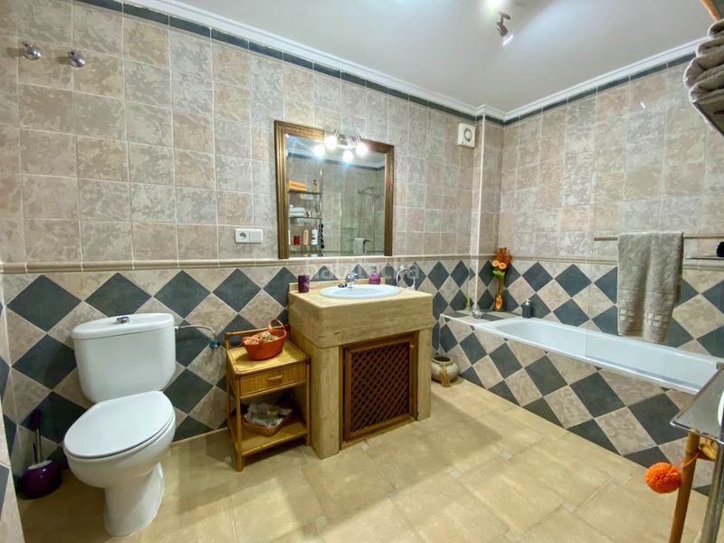 Foto a58ebdfc-c987-4fdc-ae1b-1046af4505e3. Casa amb piscina a Almoradí