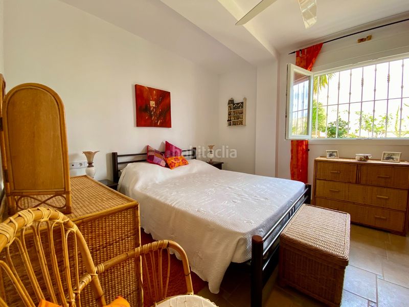 Foto cefddbbb-4ce5-47b7-9984-7211e3661873. Casa amb piscina a Almoradí