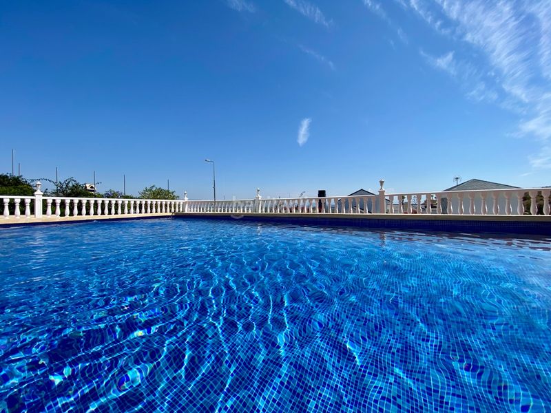 Foto ed01db40-95db-44ba-971a-fb689f8e4f73. Casa amb piscina a Almoradí