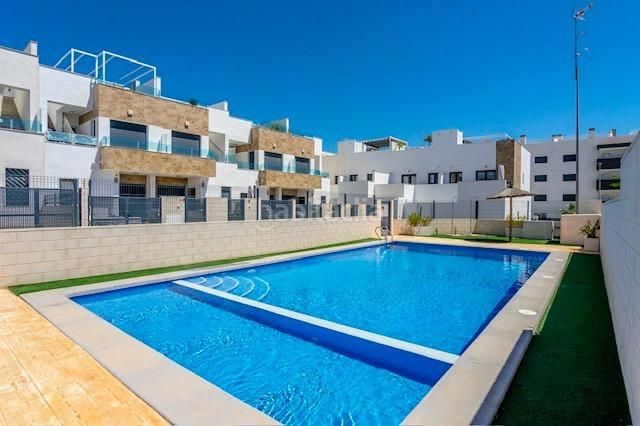 Foto b0832d9a-01b3-44a6-9dd4-8b7f32965bb1. Pis amb piscina a Los Almendros Orihuela