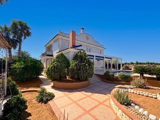 Casa a Formentera del Segura. Esta propiedad es una obra de arte habitable, disentildeada para
