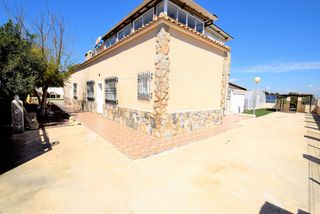 House in Centro. Les presentamos una casa independiente sobre un terreno ruacutes