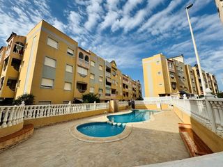 Flat in Gaspar Perelló. Es una vivienda situada en la urbanizacioacuten de torrevista pl