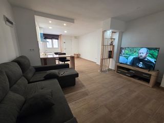 Pis a Campoamor. Local acondicionado como vivienda con posibilidad de tramitar el