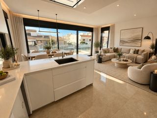 Casa a Los Europeos. Se venden dos modernas villas situadas a tan solo 50 metros de l