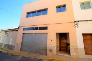Xalet a Pueblo. En venta magnifico chalet en guardamar del segura, zona del cast