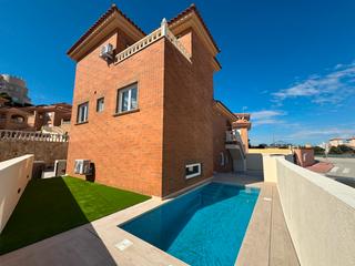 Casa a Rojales. Llave en mano!se vende una villa de nueva construcción en una ex