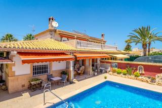 Maison à La Regia. Chalet adosado ubicado en la regia, cabo roig, con piscina y gar