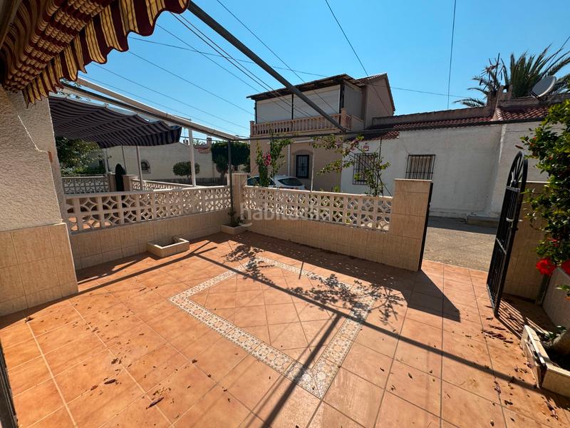 Foto ab05fe67-91b5-443e-9a8d-fe83fe60d831. Piso iexcloportunidad uacutenica en pinomar!descubre este encantador bungalow de 45 msup2 ubicado en la prestigiosa urbanizacioacuten p en Guardamar del Segura