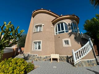 Casa en Rojales. Casa en venta en ciudad quesada con amplio patio y vistas a los