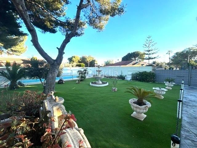 Foto 2ff1d31a-def0-4e35-a732-3dc02084875a. Casa amb piscina a Campoamor Orihuela
