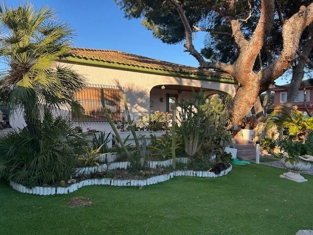 Foto 48673a04-e506-4c72-9459-81c57ddee6cf. Casa amb piscina a Campoamor Orihuela