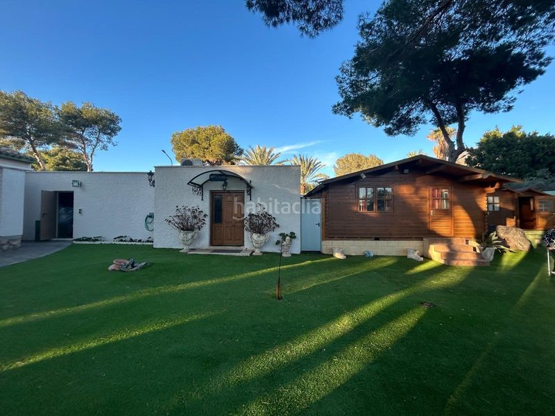 Foto a8063a00-2cce-425d-aa66-1ca3b25766d9. Casa amb piscina a Campoamor Orihuela