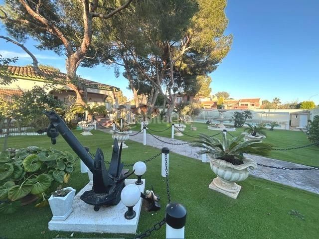 Foto af0f1666-a8d7-4b17-981e-cba29e2401c7. Casa amb piscina a Campoamor Orihuela