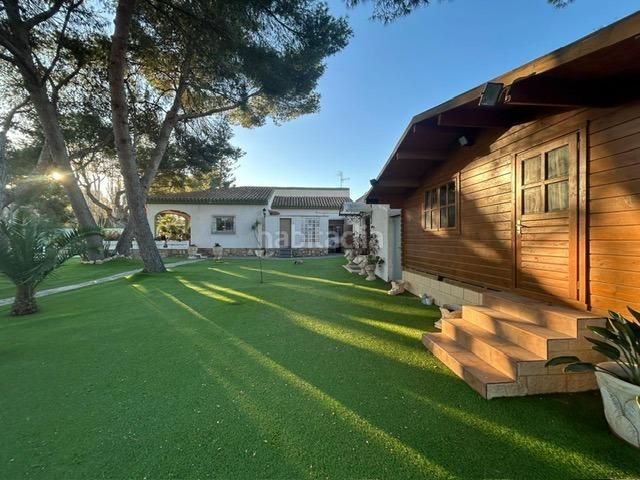 Foto c40755df-6420-4fe5-922e-7343c109e971. Casa amb piscina a Campoamor Orihuela