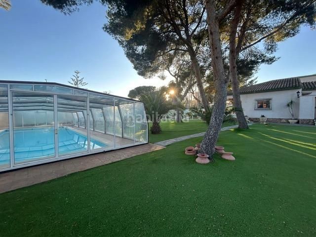 Foto ead2635f-a659-4b67-85c5-f7fc9c9e7a68. Casa amb piscina a Campoamor Orihuela
