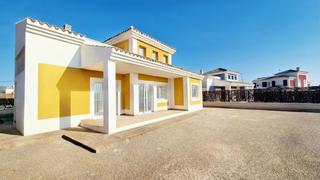 Casa a Purias. Villas de nueva construcción en amplias parcelas de más de 500 m