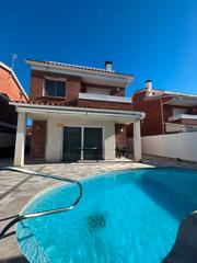 Chalet à Sant Vicenç Platja. Fantàstica casa a quatre vents