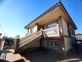 Casa in Els Avets-Can Serrafossà-Ximelis. Casa con 4 habitaciones con parking, calefacción y jardín