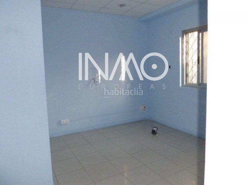 Foto d6c2d249-d711-4d95-96d1-d48660a7fb68. Alquiler local comercial alquiler comercial en el centro en Rubí