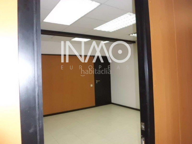 Foto c1d40ece-d7d6-4b78-bf8c-ca4b48e9a1a2. Location local commercial dans Centre Rubí