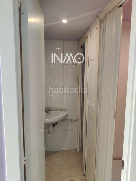 Foto 297fe2fe-dd37-4dc6-870f-a9ea65db0fef. Alquiler local comercial  en alquiler , av estatut. en Rubí