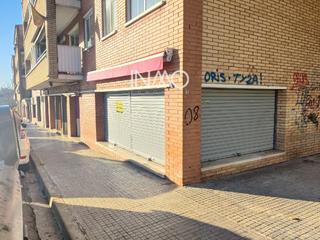 Lloguer Local Comercial a Mercat. Local comercial en alquiler en rubí, av estatut.