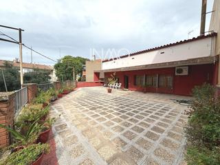 Casa a Progrés. Casa con local y garaje en venta en zona mercado de rubí