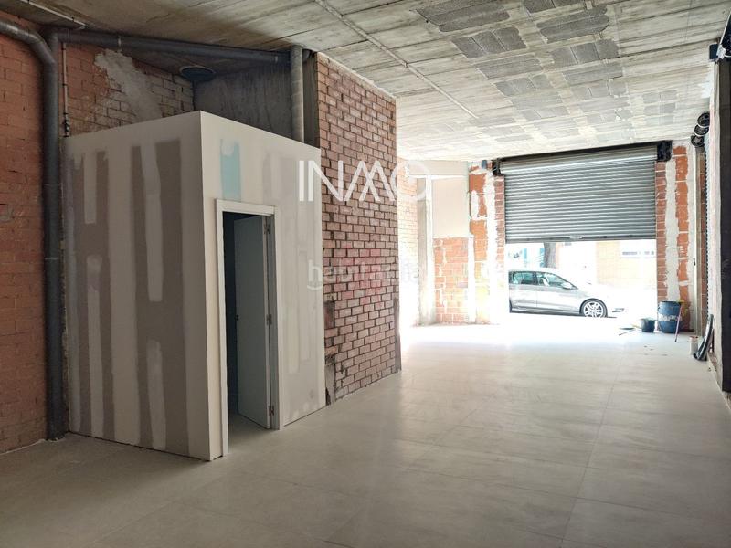 Foto 112a19c6-9608-4c97-8f87-a505f1ef07e0. Alquiler local comercial  esquinero en la zona de la mutua, en Rubí