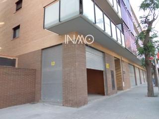 Lloguer Local Comercial  Terrassa. Local comercial esquinero en la zona de la mutua, rubí