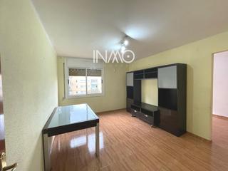 Appartement à Centre. Piso en venta de 4 dormitorios en rubí, zona mútua