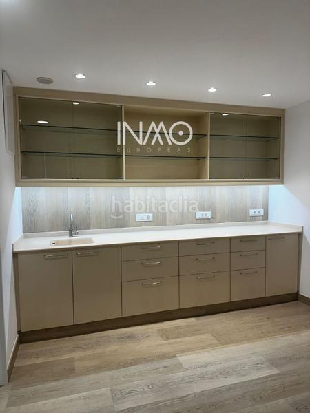 Foto ba4c8d1a-112e-4383-972f-3ce216c7f336. Rent office space with heating in Mercat Rubí