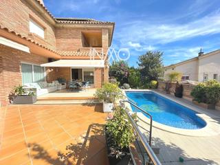 Chalet à Els Avets-Can Serrafossà-Ximelis. Chalet en venta en rubí, els avets!