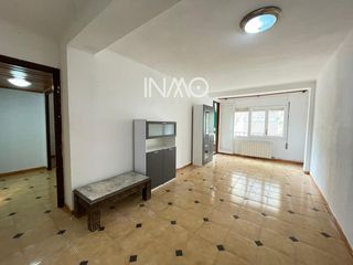 Appartamento in Ca n´Alzamora. Piso en venta de origen en las torres, rubí