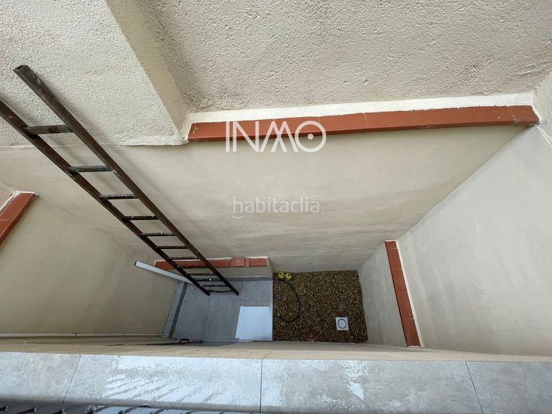 Foto ec83e873-9cea-4f5a-b506-9261ef5f4a64. Casa adossada a Centre Rubí