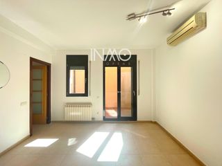 Etagenwohnung in Centre. Planta baja con pequeña terraza en pleno centro de rubí!